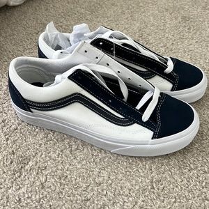 Vans Old Skool Navy and White Shoes U.S. Men 6 / Women 7.5